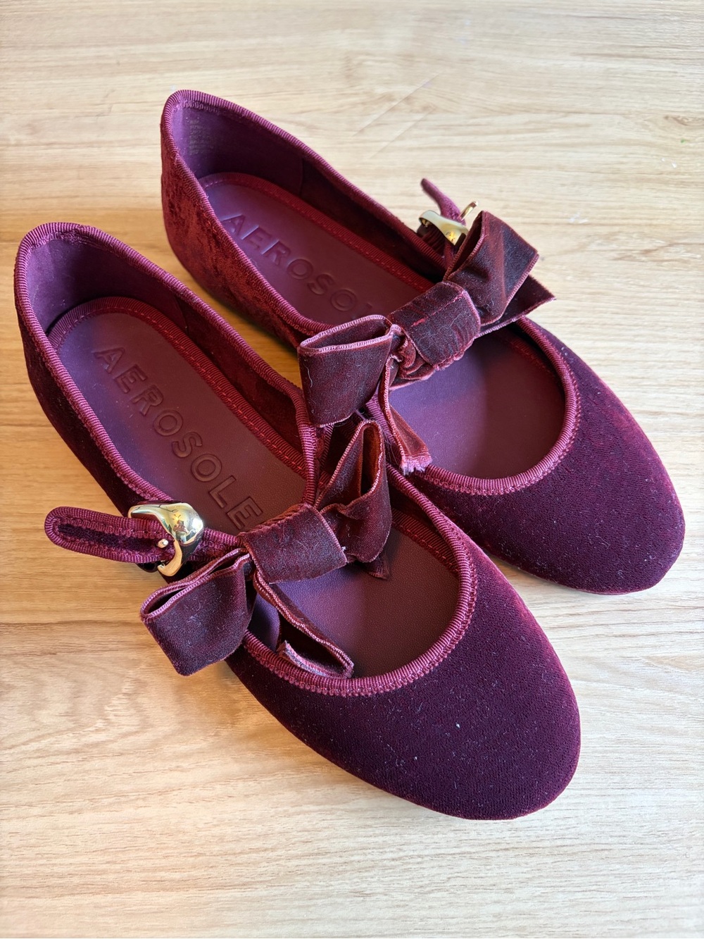 Aerosoles Burgundy Velvet MaryJane Bow Flat Shoes Sz 6 Burgundy Wine Gold Buckle